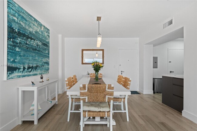 Primary Photo - 300 Bayview Dr