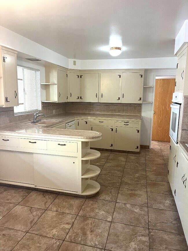 Building Photo - 7731 Filice Dr
