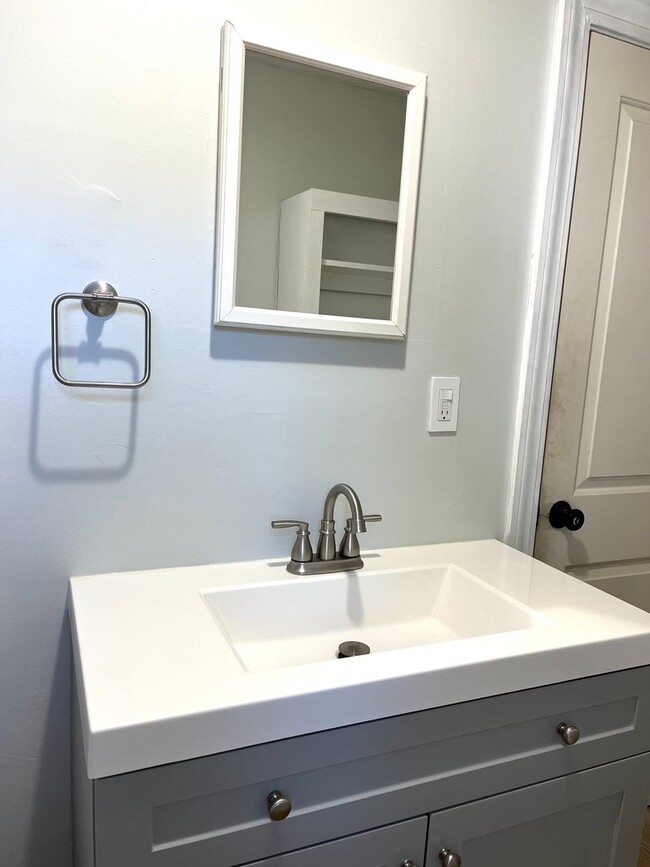 Building Photo - 2BR/1BA Available Now!! - Newly Renovated!...