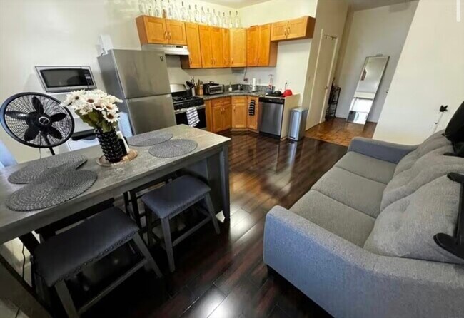 Building Photo - 1576 Tremont St