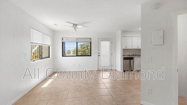 Building Photo - 4114 Holiday Dr