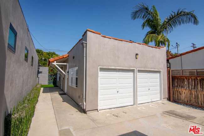 Building Photo - 616 N Formosa Ave
