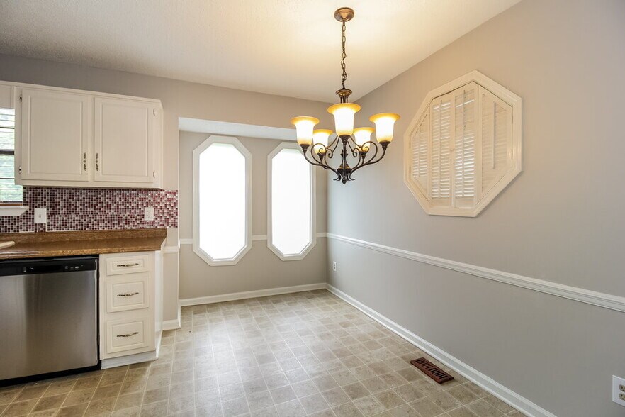 Building Photo - 3240 Beaver Dr