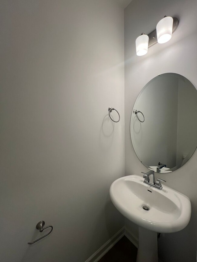 Building Photo - $300 Off First Month's Rent! Beautiful New...