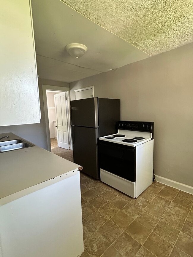 Building Photo - Two bedroom duplex
