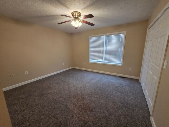 Building Photo - One story ranch 2b 2b  2 car garage level fenced back yard