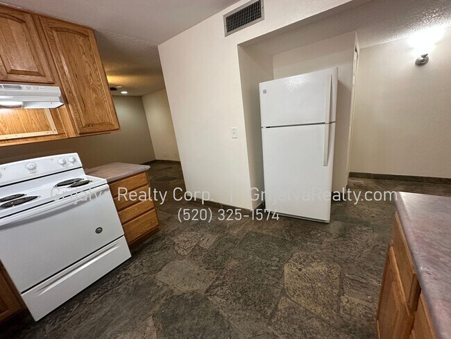 Building Photo - Lovely 3 Bedroom, 2 Bath House for Rent in Northwest Tucson  (Magee/Thornydale)