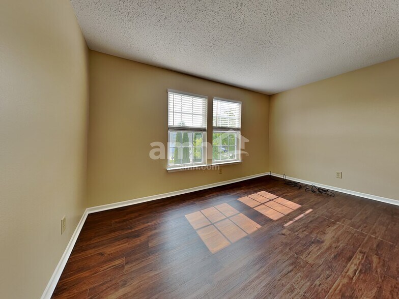 Building Photo - 8330 S Rising Sun Dr