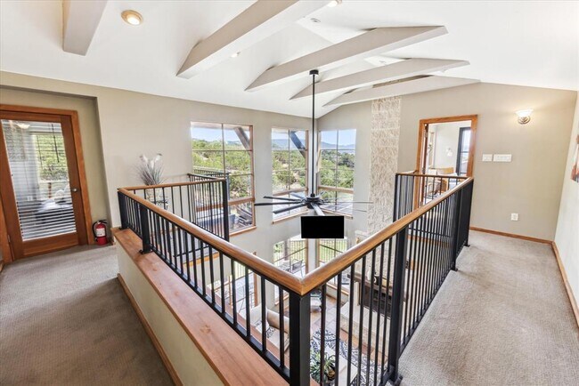 Building Photo - 13801 Lakeview Dr