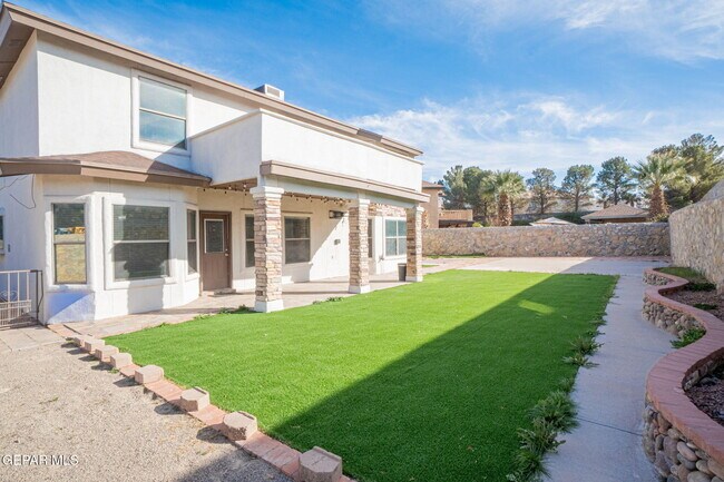 Building Photo - 12501 Sun Haven Dr