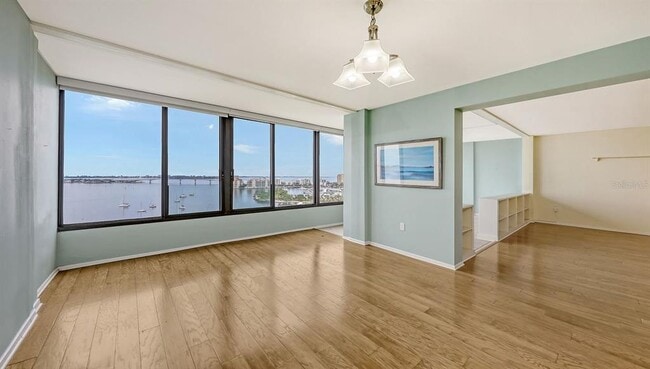 Building Photo - 770 S Palm Ave