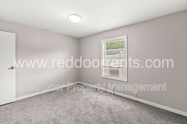 Building Photo - 972 Edgemont Ave
