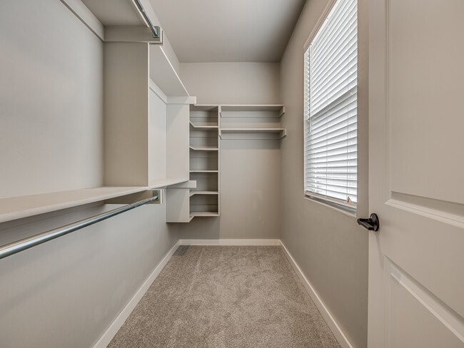 Building Photo - 13000 Maplewood Ave