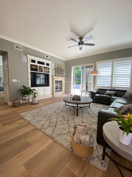 Building Photo - 5195 Equestrian Ct