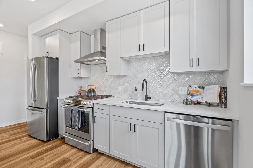 Building Photo - Aloma