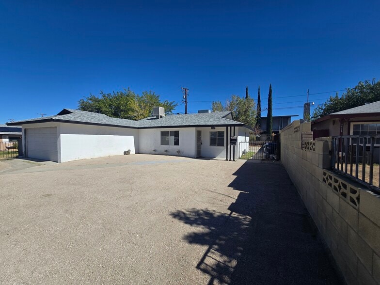 Building Photo - 44414 Andale Ave