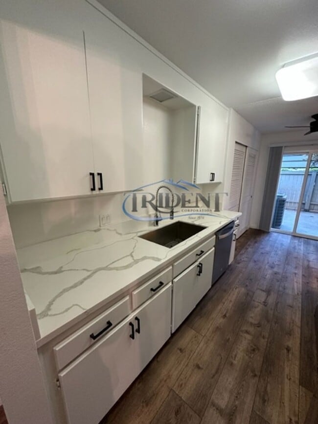 Building Photo - 3 bedroom, 2 ½ bath townhouse, located in The Grove gated community