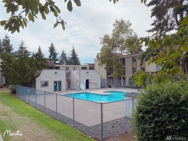 Building Photo - 14630 NE 32nd St