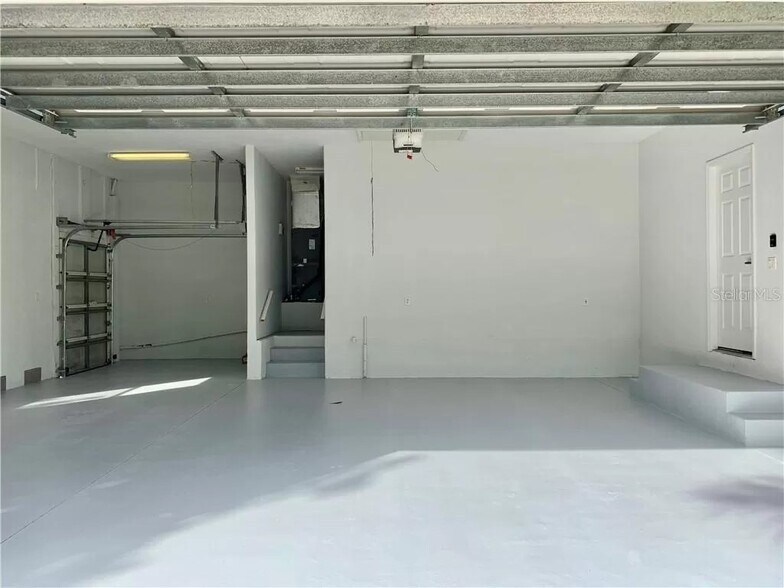 Building Photo - 2301 Goya Dr