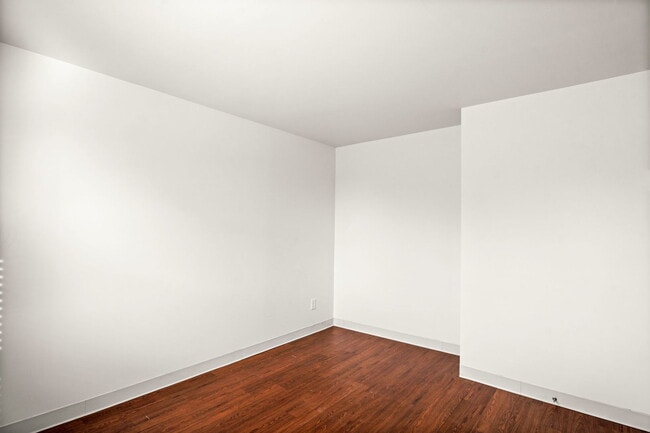 Building Photo - 825 E Wilson St