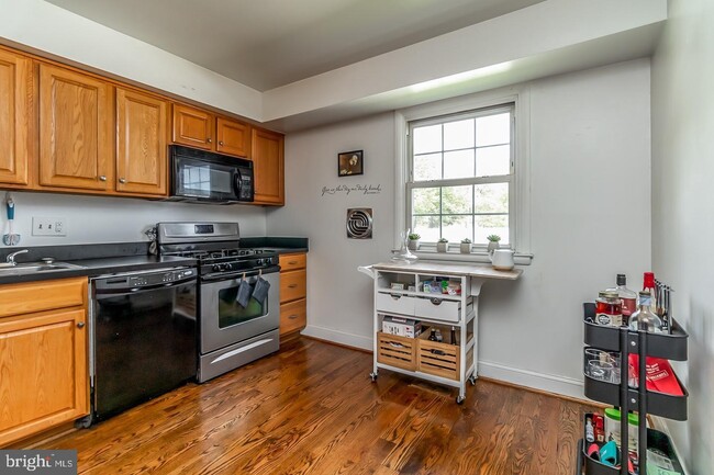 Building Photo - 355 Homeland Southway