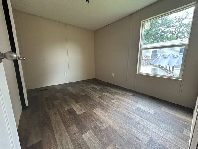 Building Photo - 302 Autumn Ln