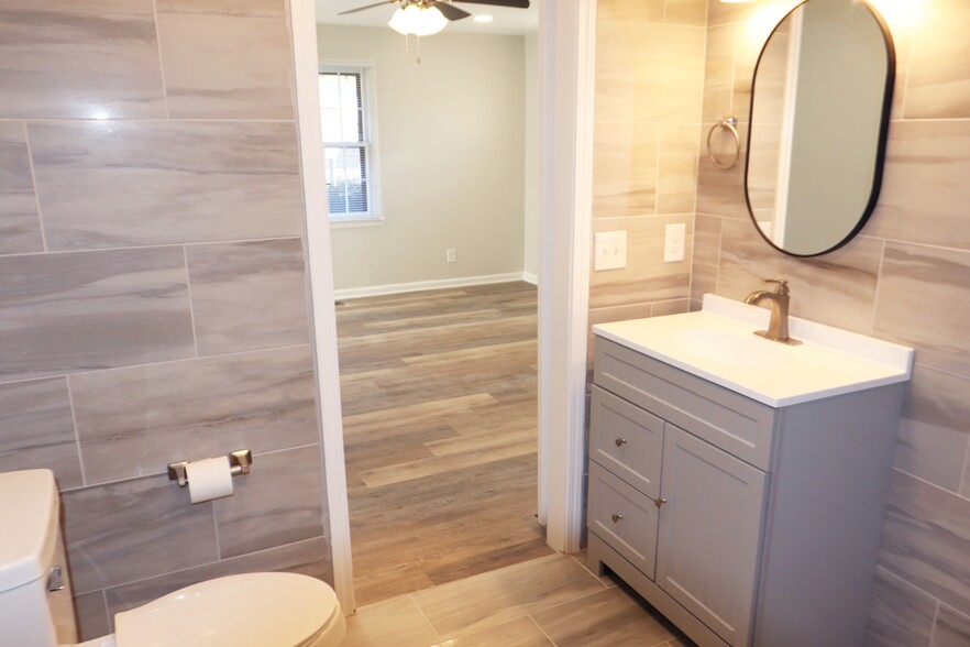 Master Bathroom - 3409 McGavock Pike