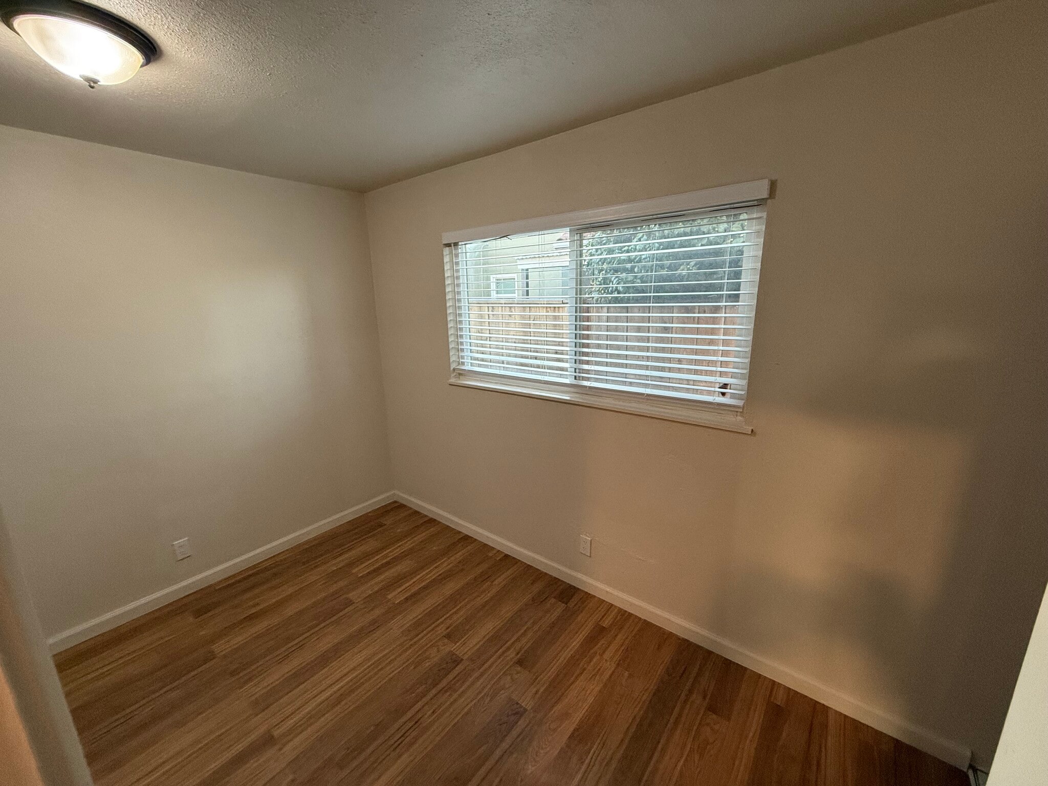 Building Photo - 5809 Alameda Ave