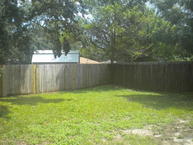 Building Photo - 1361 Stanford Rd