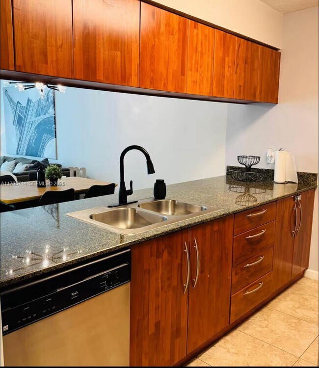 Building Photo - 1200 Brickell Bay Dr