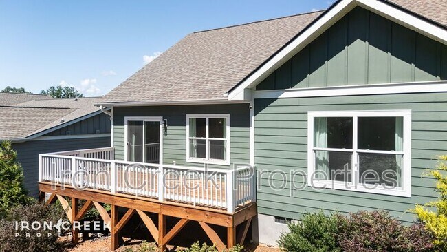 Building Photo - 17 Woodbridge Park Dr