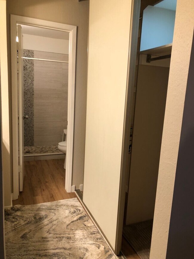 Building Photo - Welcome to this stunning 1-bedroom, 1.5-bathroom home located in Leisure World a 45+ Active Adult...