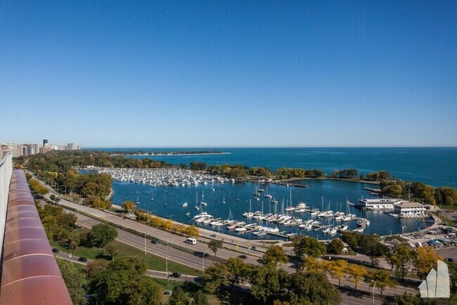 Building Photo - 3110 N Lake Shore Dr