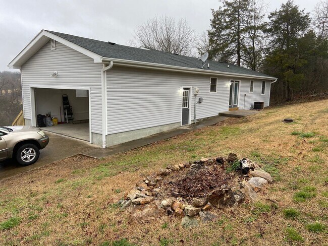 Building Photo - Single Family Home in Branson