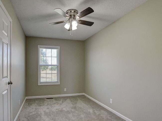 Building Photo - Super cute Ranch Move-In Ready!