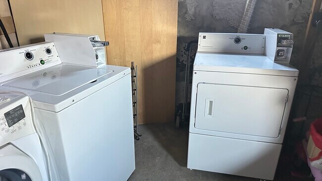 Building Photo - 10 Newport Terrace