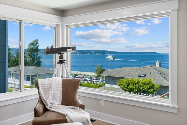 Building Photo - Mukilteo Old Town 5 Bedroom View Home