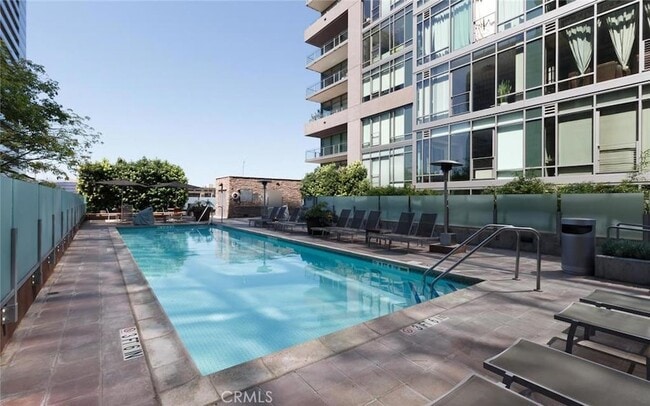 Building Photo - 1100 S Hope St