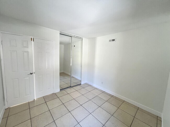 Building Photo - 1389 Oriole Pl