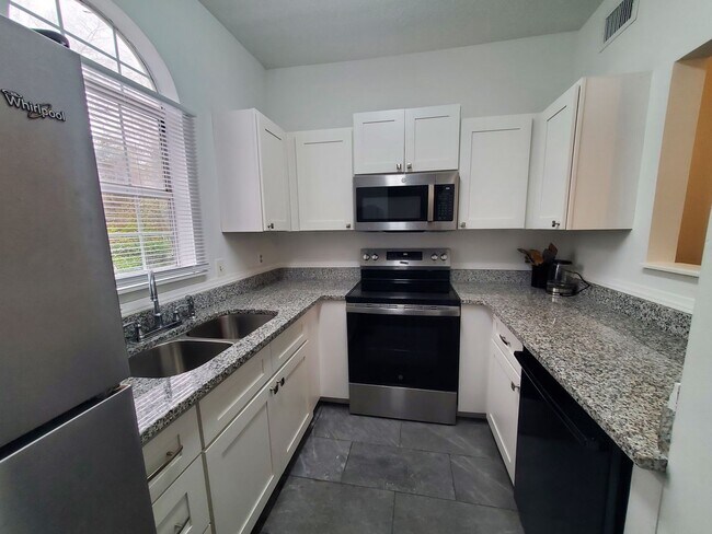 Building Photo - 1 Bedroom Condo