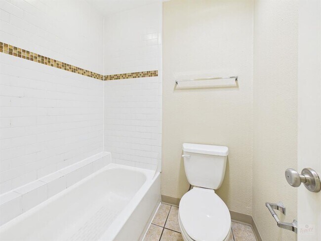 Building Photo - 7685 Northcross Dr