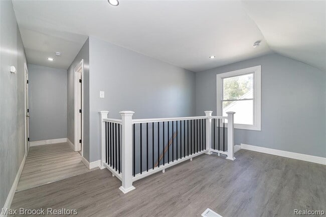 Building Photo - 9327 Schaefer Hwy