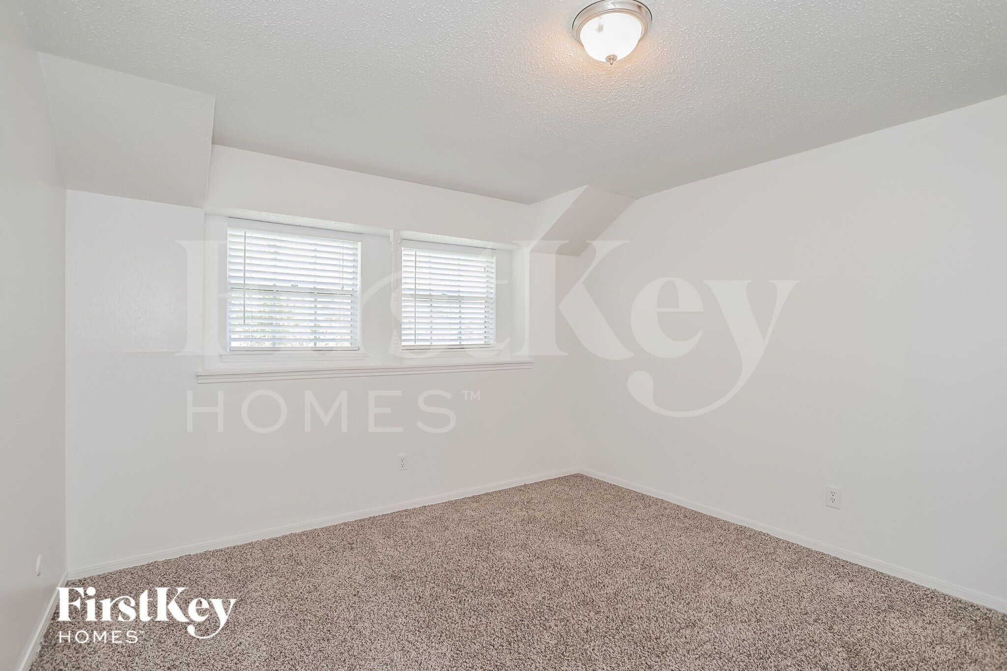 Building Photo - 26218 Maplewood Dr