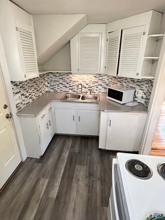 Building Photo - 24 N Main St