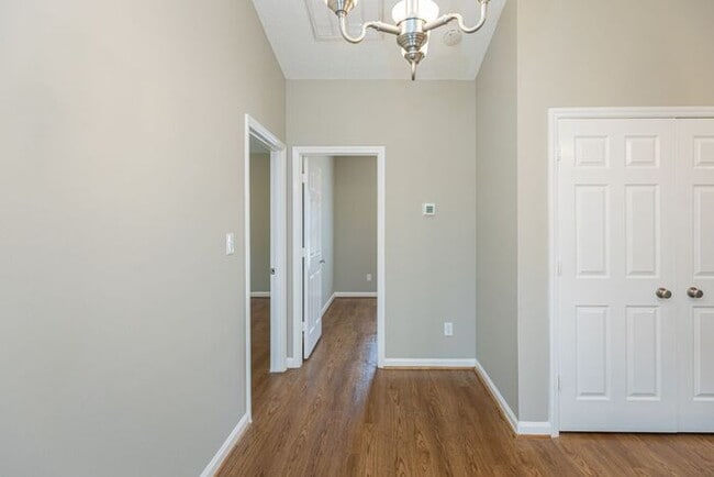 Building Photo - Like New Home off Freeman Mill. Just Painted, New Wood/Vinyl Flooring, Vaulted Ceilings, Front Po...