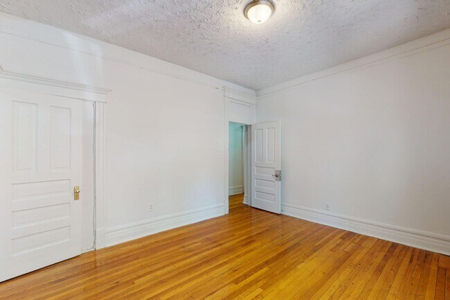 Floorplan - 5401-5403 S. Woodlawn Avenue