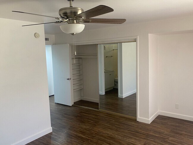 Building Photo - Nicely updated 3/2 SFH in Glendale w no HOA