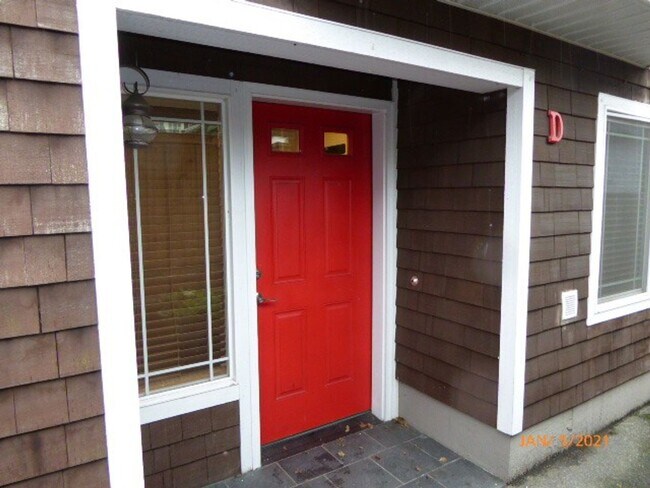 Building Photo - Beautiful 3 Bed 2.5 Bath Townhome in Roosevelt, Seattle