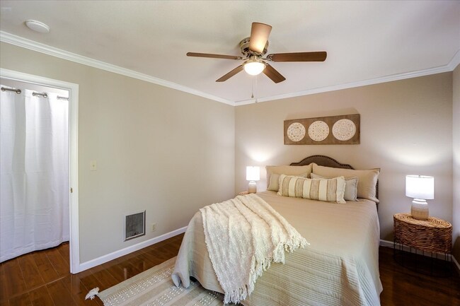 Building Photo - 250 Chilpancingo Pkwy