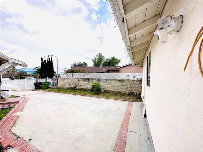 Building Photo - 11598 Cranston Ave